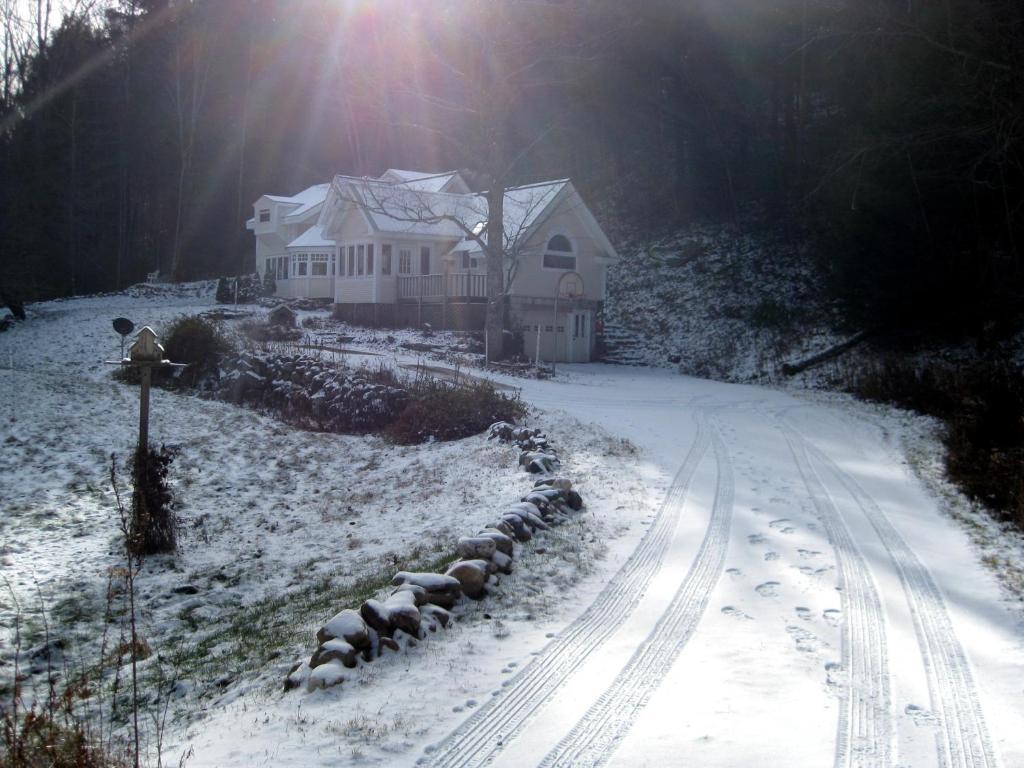 Mountain Valley Retreat Bed & Breakfast Killington Exterior photo