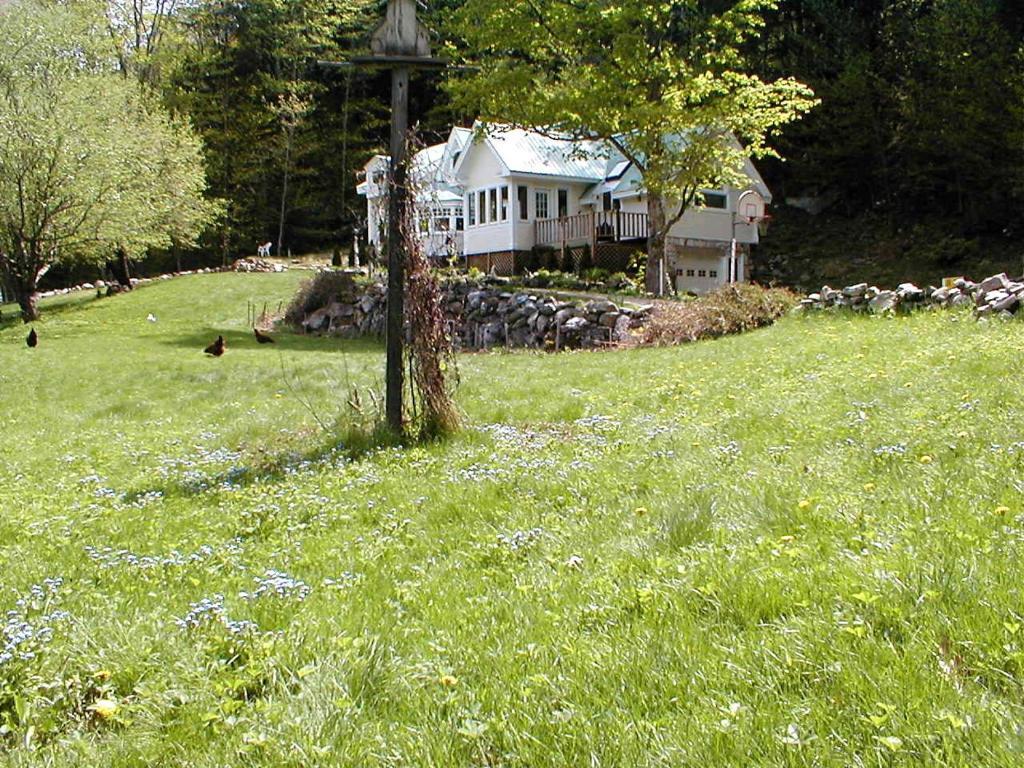 Mountain Valley Retreat Bed & Breakfast Killington Exterior photo